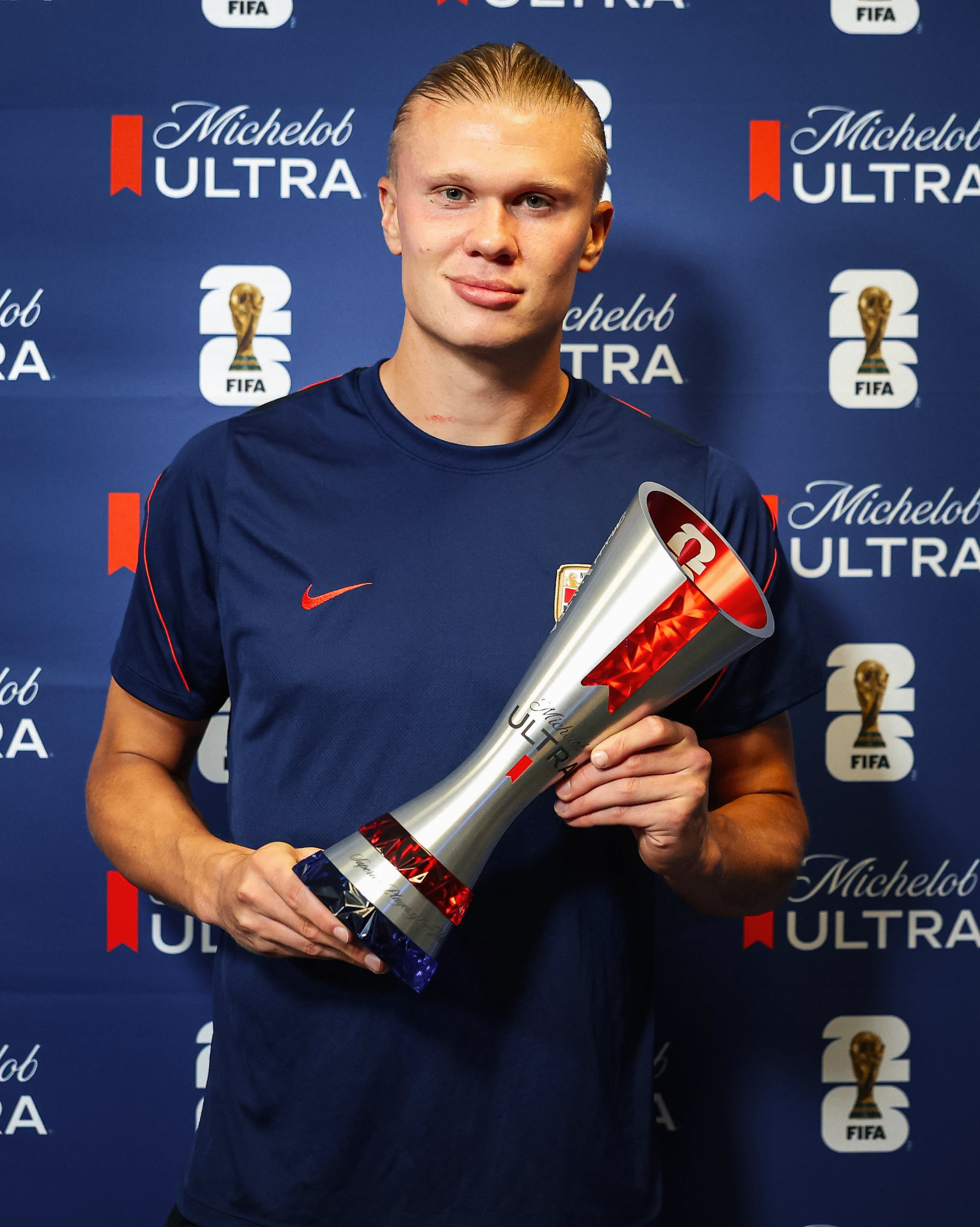 Erling Haaland holding the Michelob Ultra Player of the Round trophy