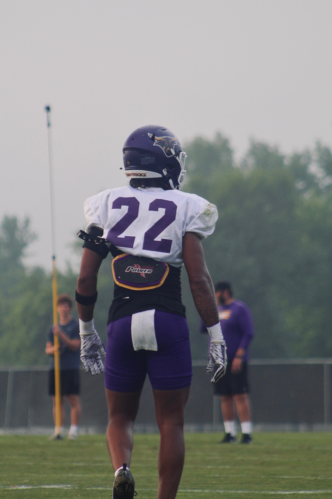 Lorenzo Jones #22 from behind during Mavericks practice