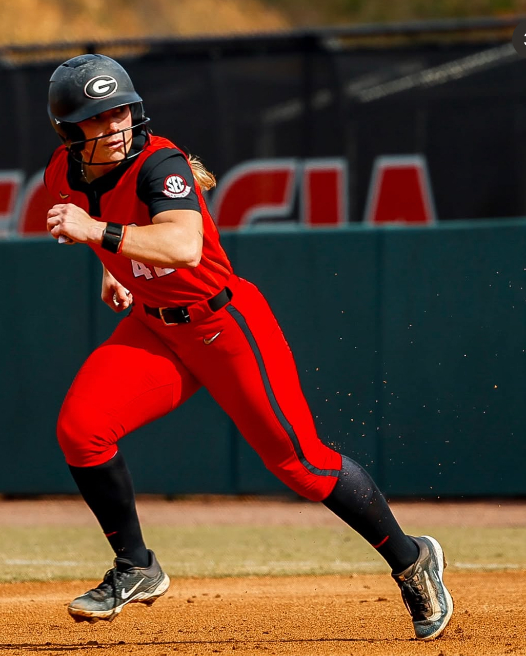 Keirstin sprinting between bases for Georgia softball